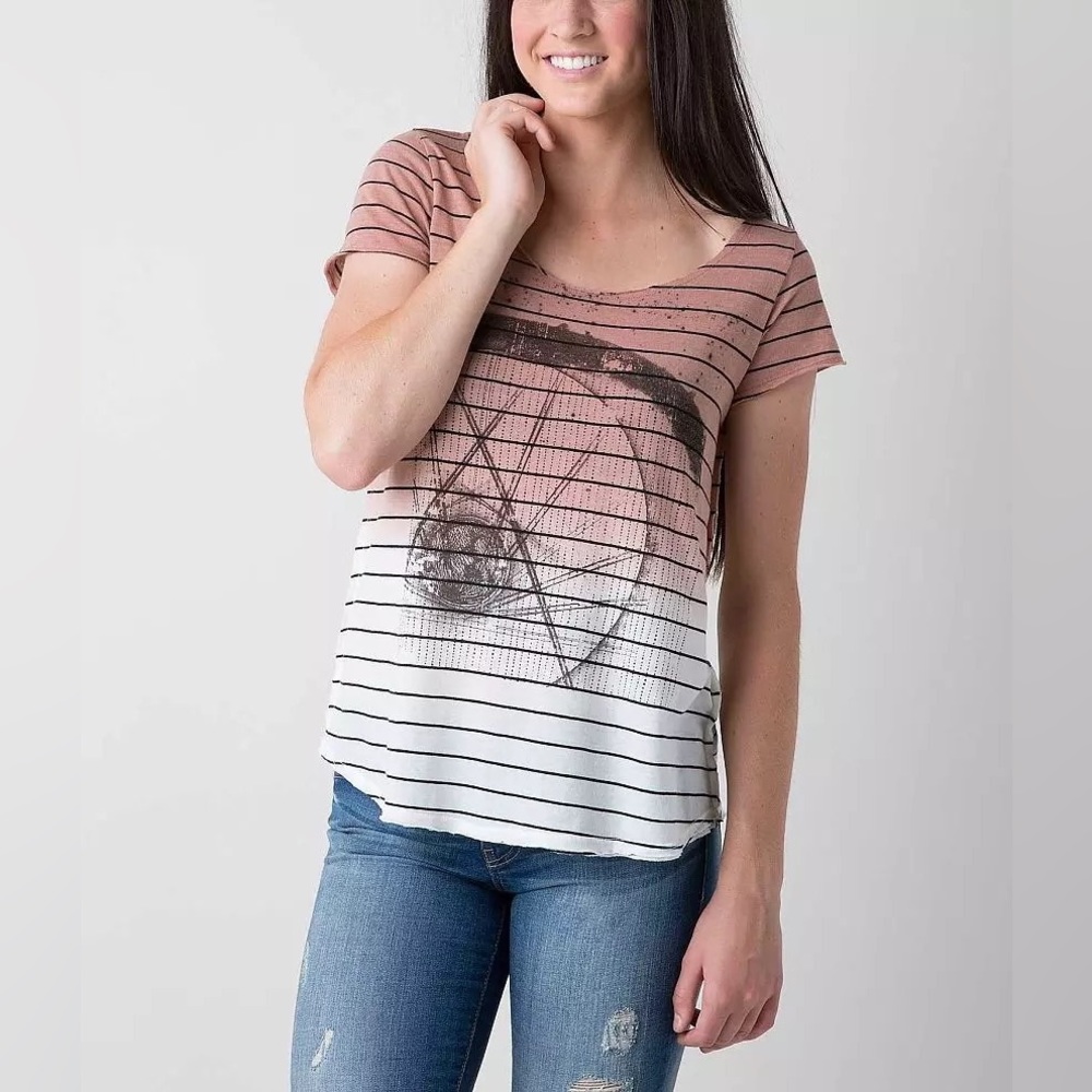 The Classic Striped T-Shirt FROM THE BUCKLE in SIZE XLarge